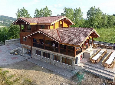 Объект №111: дом из бруса 142х145 с балконом и гаражом